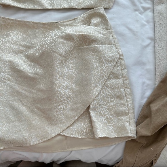 Lulu’s Cream Set - Picture 5 of 8